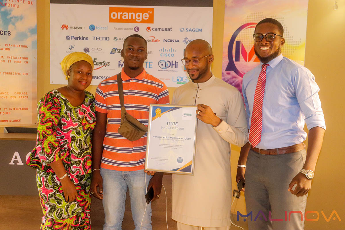 Le DG  Malinova Technologie distingué l’ambassadeur de l’Institut RSE Mali